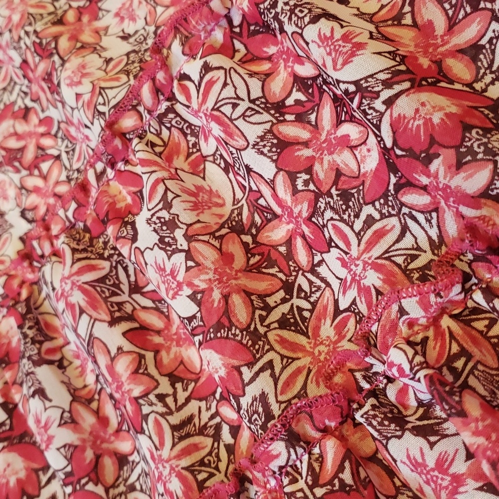 Women's size Medium floral tank top, pink lilies - Picture 10 of 10